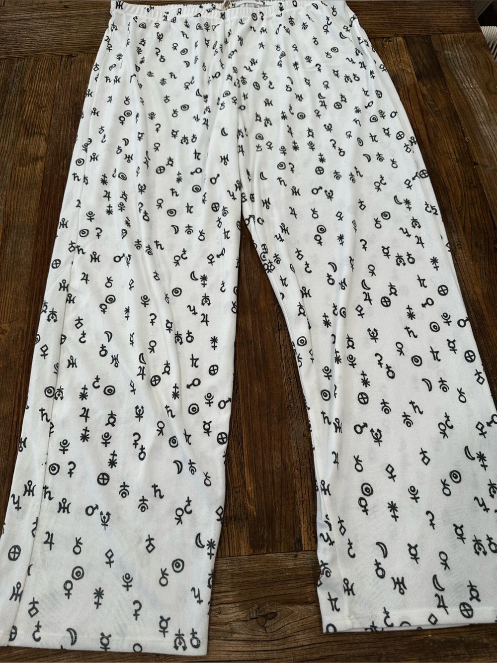 HUE Cream Labeled Casual Top - Black Print - Picture 5 of 10